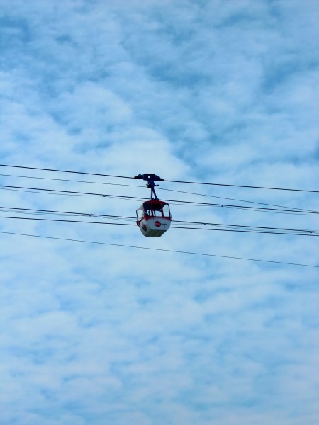 高空中的缆车图片(11张)