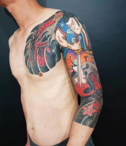 男性的传统风格大花臂纹身图案