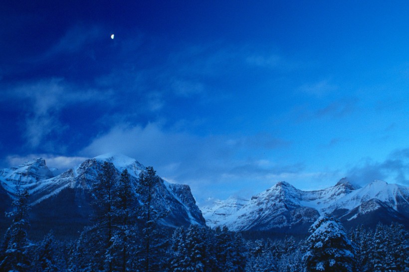 峻峭的雪山图片(10张)