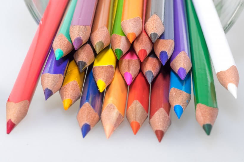 颜色多种多样的彩色铅笔图片(12张)