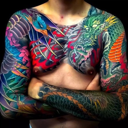 男性霸气的双半胛大花臂纹身作品