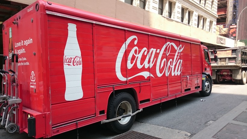 可口可乐运输车图片(10张)