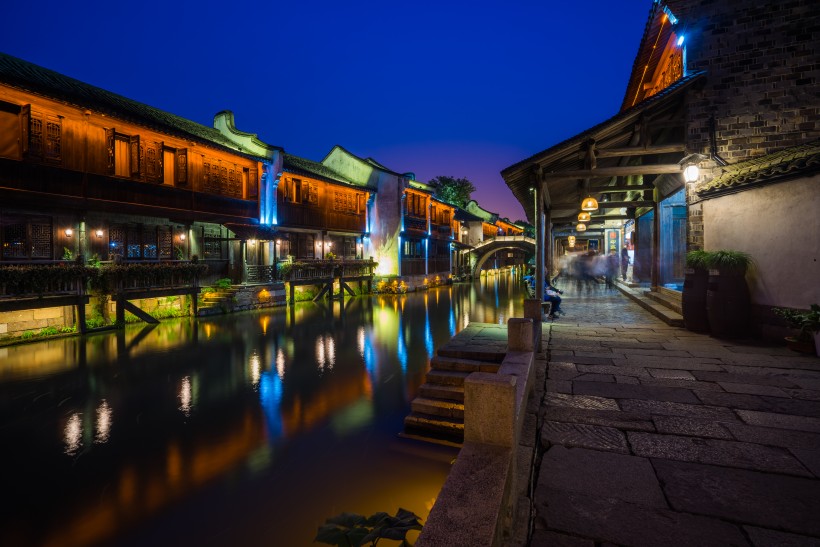 浙江乌镇五彩缤纷的夜景图片(9张)