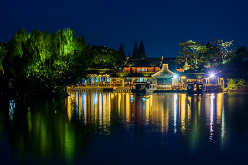 浙江乌镇五彩缤纷的夜景图片(9张)