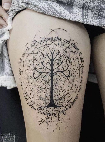 黑色小树主题的一组纹身图片