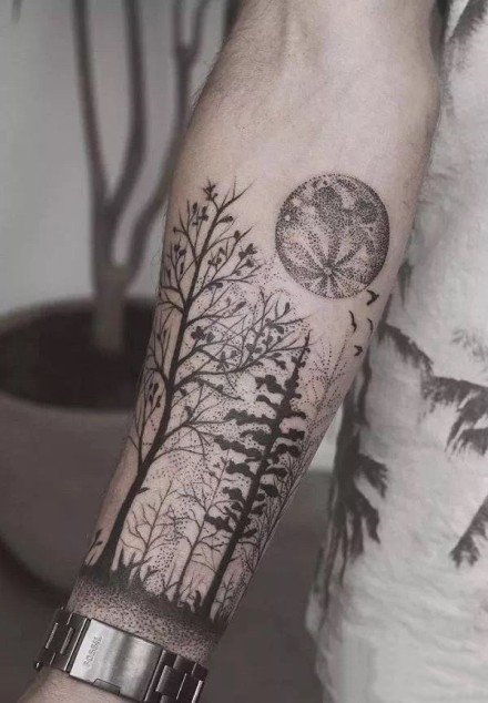 小清新的一组黑色小树纹身图片