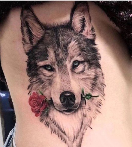 好看的一组狼头纹身图案作品