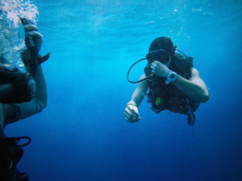 海底潜水人物图片(11张)