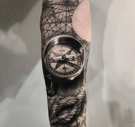 指南针主题的一组钟表纹身图案