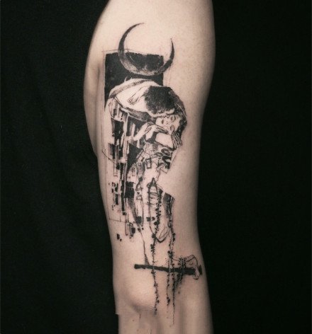 适合大腿和大臂的创意水墨设计纹身图