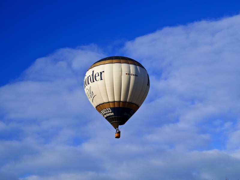 高空中的热气球图片(13张)