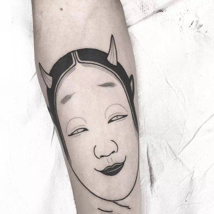 日式面具的暗黑线条简约纹身作品
