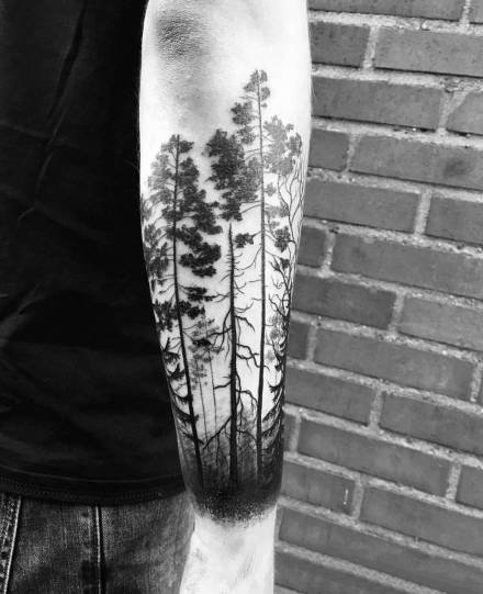 黑色森林主题的黑色树林风景纹身图片