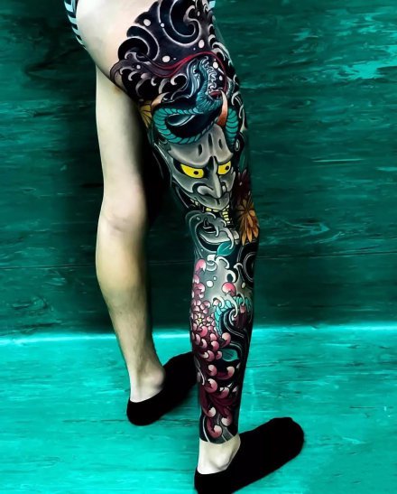 传统风格的霸气大花腿纹身作品欣赏