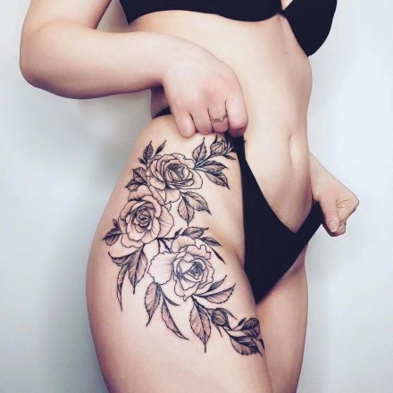 女士大腿侧部性感梵花纹身作品欣赏