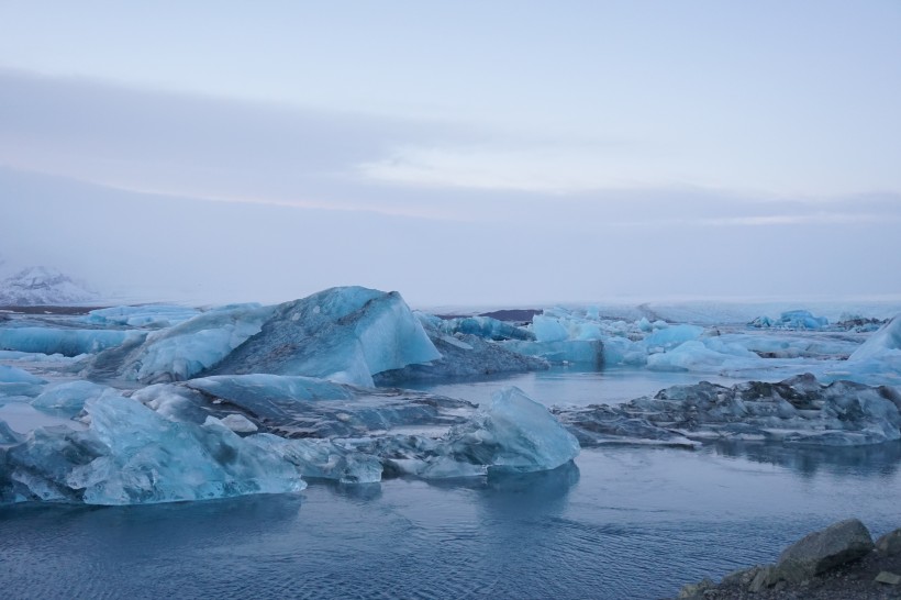 寒冷的冰川图片(16张)