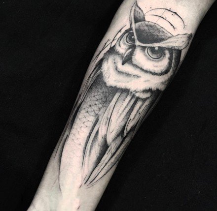 手臂上好看的暗黑猫头鹰纹身图案
