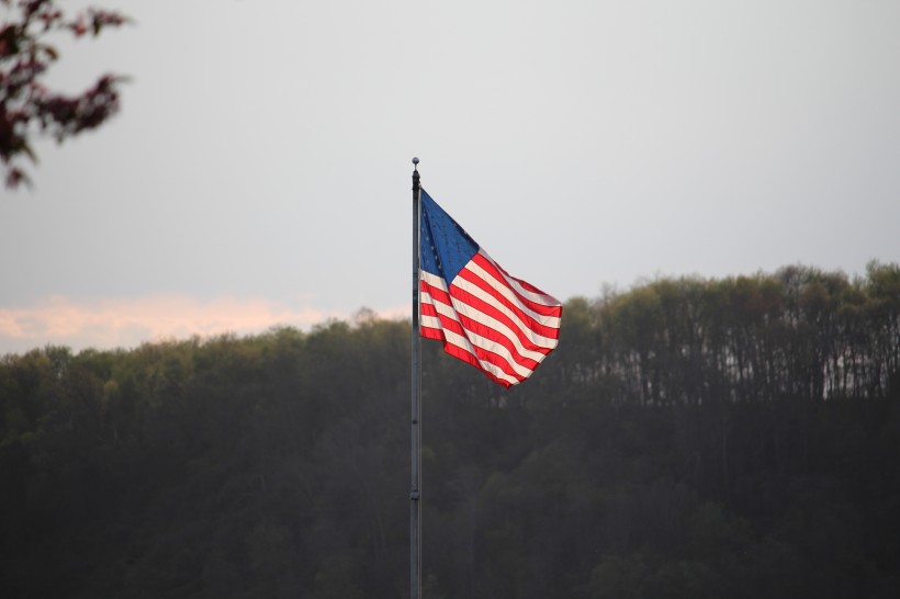 随风飘扬的美国国旗图片(12张)
