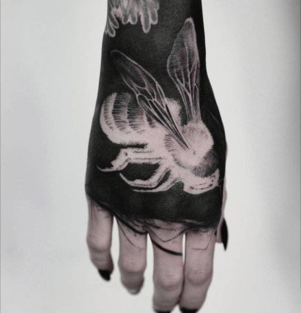 暗黑色的手背纹身图片作品