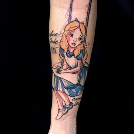 卡通影视女生爱丽丝的纹身作品欣赏