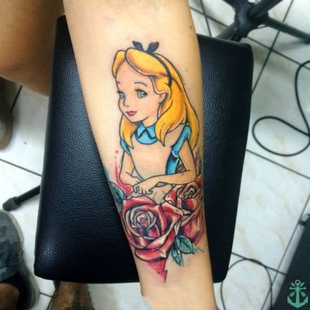 卡通影视女生爱丽丝的纹身作品欣赏