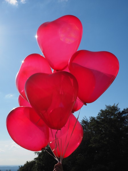 红色心形气球图片(10张)