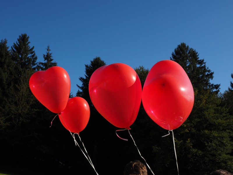 红色心形气球图片(10张)