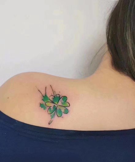 27组女生喜欢的小清新彩色花卉纹身图案