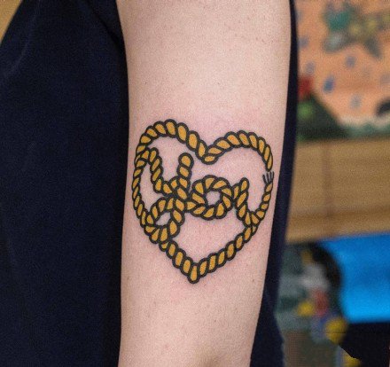 来自韩国的一组小绳子主题纹身图