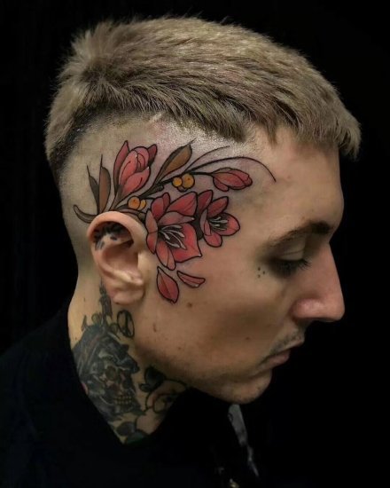 头部耳朵旁的school植物小纹身图案