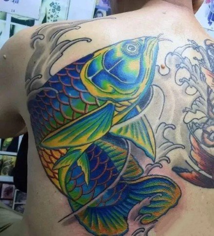 好看的一组传统金龙鱼纹身图案