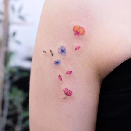 小清新的一组花瓣纹身图片欣赏