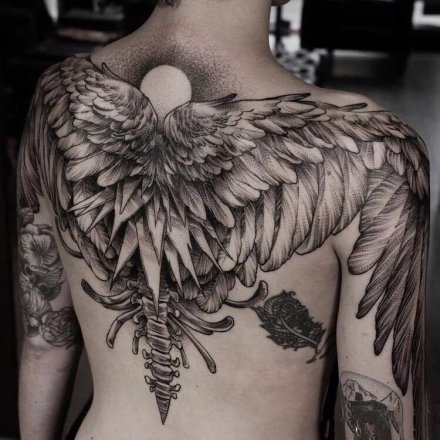 18组帅气的黑色翅膀纹身图案作品