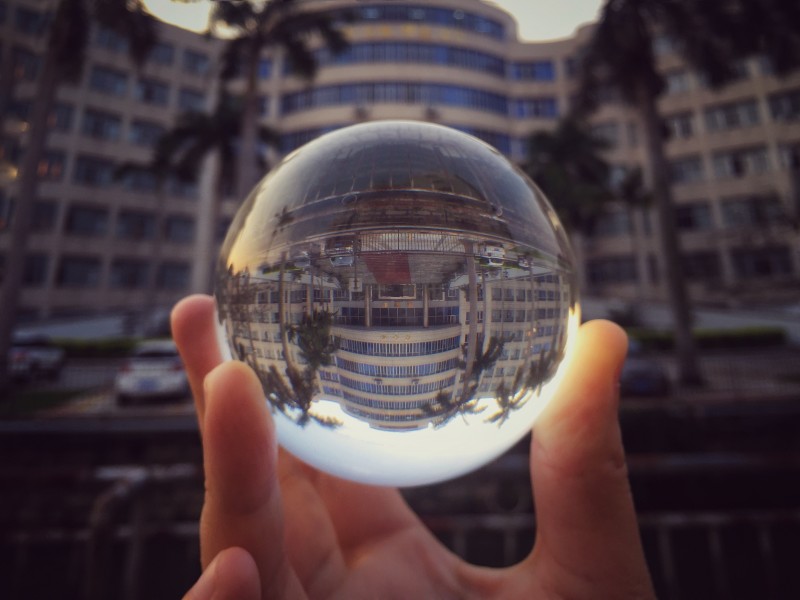 光滑透明的水晶球图片(11张)