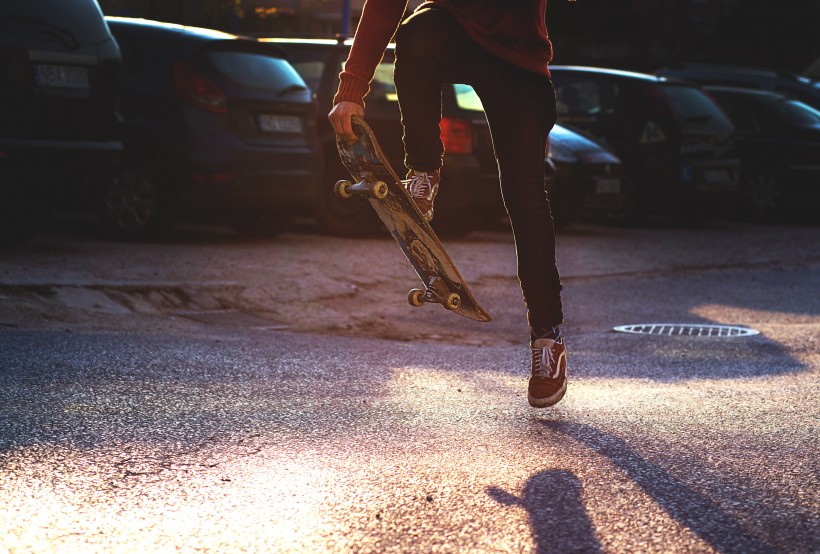 滑滑板的时尚青年图片(11张)