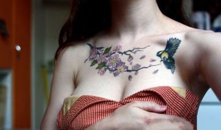 女士9张性感的胸部纹身作品欣赏