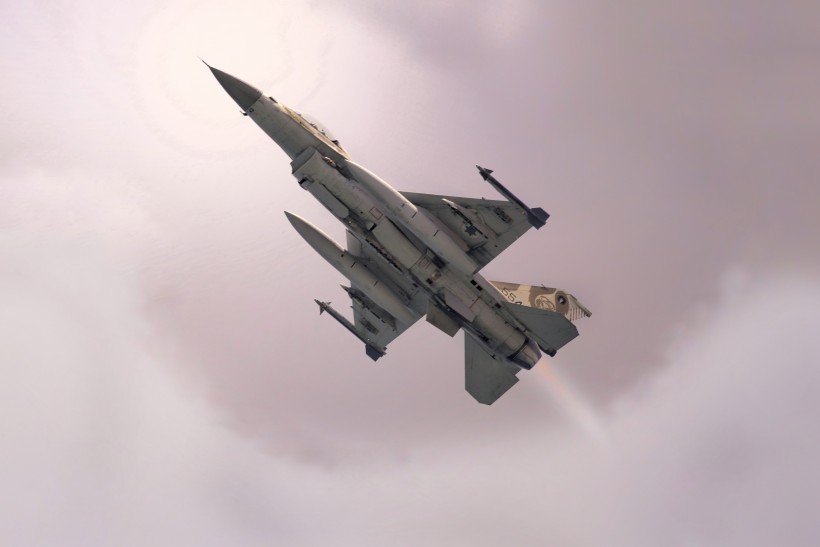 空中的战斗机图片(12张)