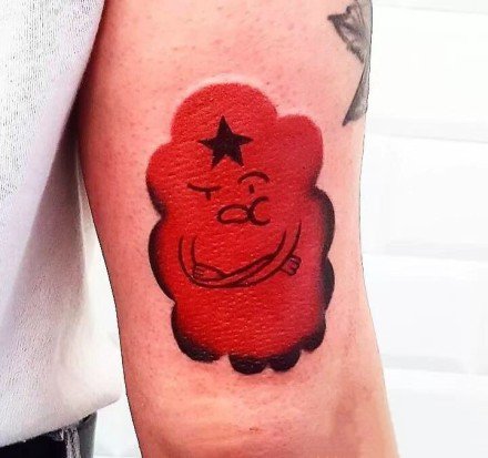 18张红色的欧美创意纹身图片