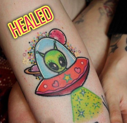 关于飞碟UFO的9张纹身作品图片