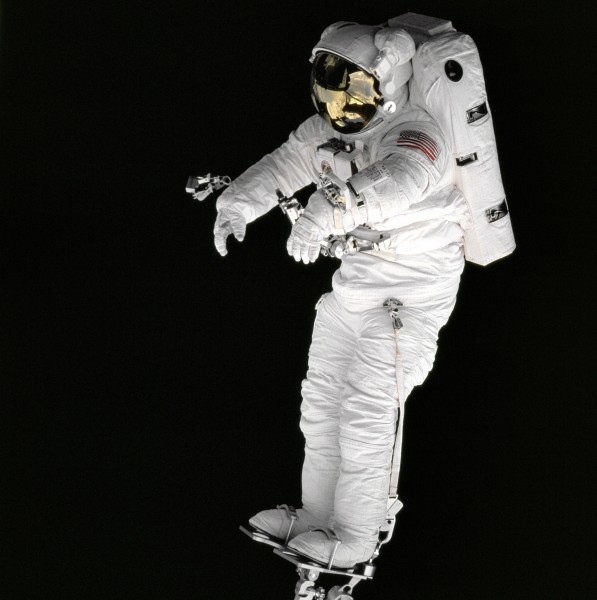 太空中的宇航员图片(15张)