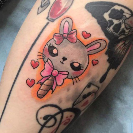 黑灰可爱的创意兔子主题纹身图片