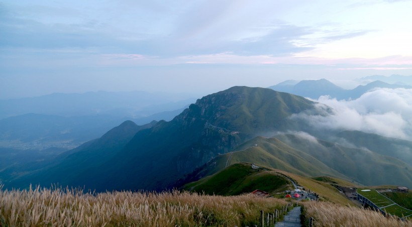 江西武功山云海自然风景图片(19张)