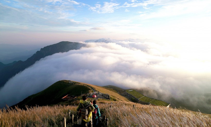 江西武功山云海自然风景图片(19张)