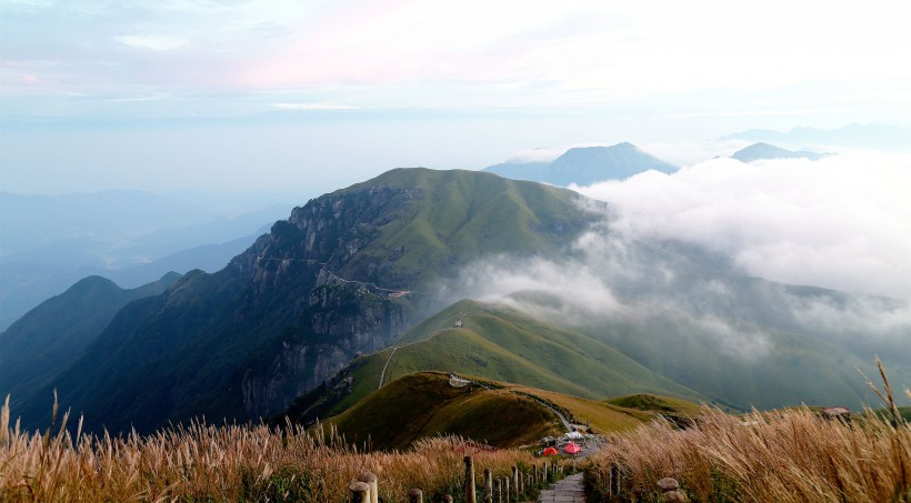 江西武功山云海自然风景图片(19张)