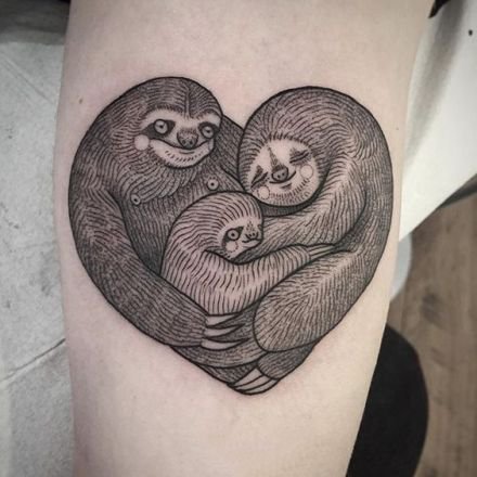动物拥抱在一起的创意纹身图案作品