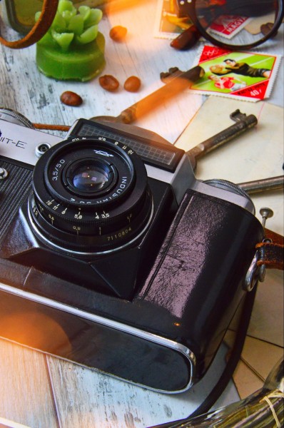 桌子上的微单相机图片(11张)