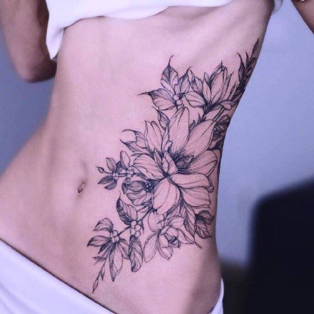 16张小清新的传统素花朵纹身作品