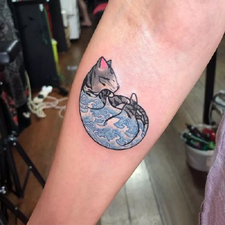 不一样的日本浮世绘蓝色小猫咪纹身图片