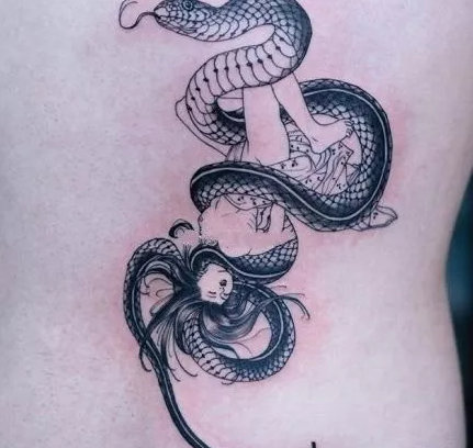传统风格的9张黑蛇纹身作品图