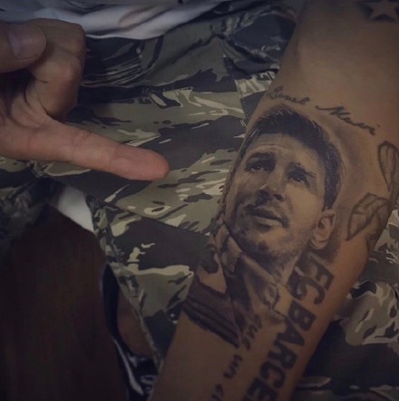 9张足球明星梅西的人像纹身作品图案